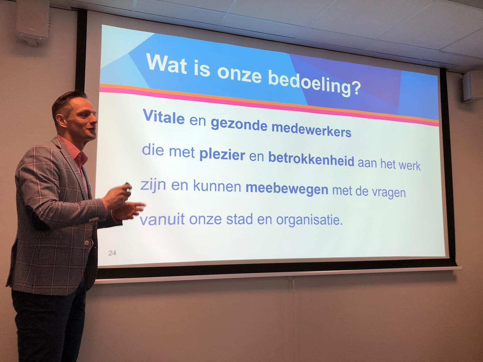 ArboNed Den Haag spreekt met Gert-Jan Aleman, manager Arbo Centrum bij Gemeente Den Haag over het voorkomen van verzuim.