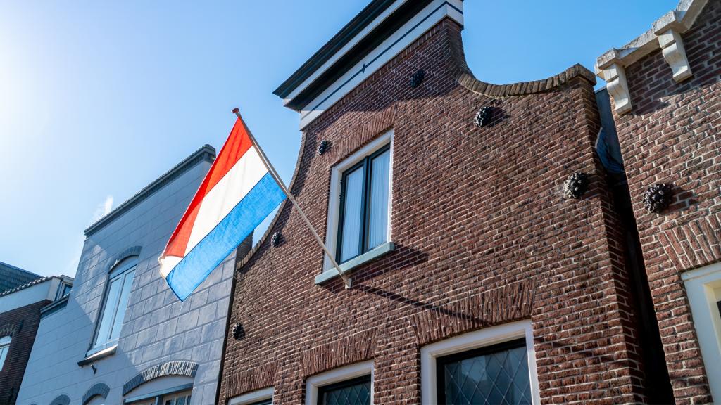 Herenhuis met Nederlandse vlag