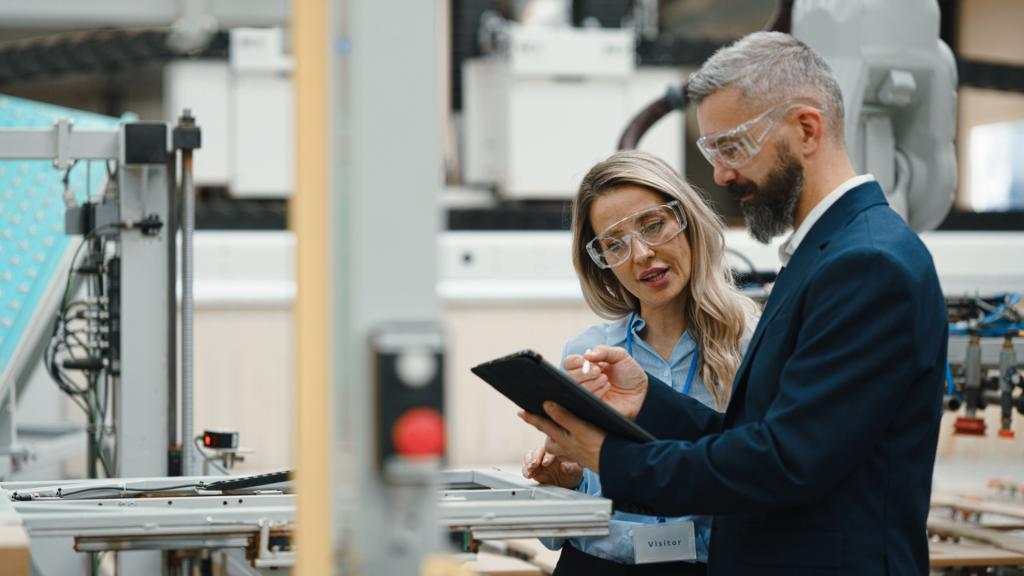 preventiemedewerker geeft instructies aan medewerker
