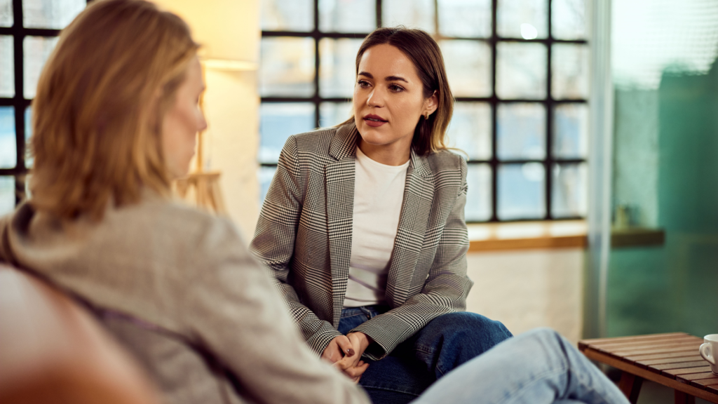 Twee vrouwen in serieus gesprek