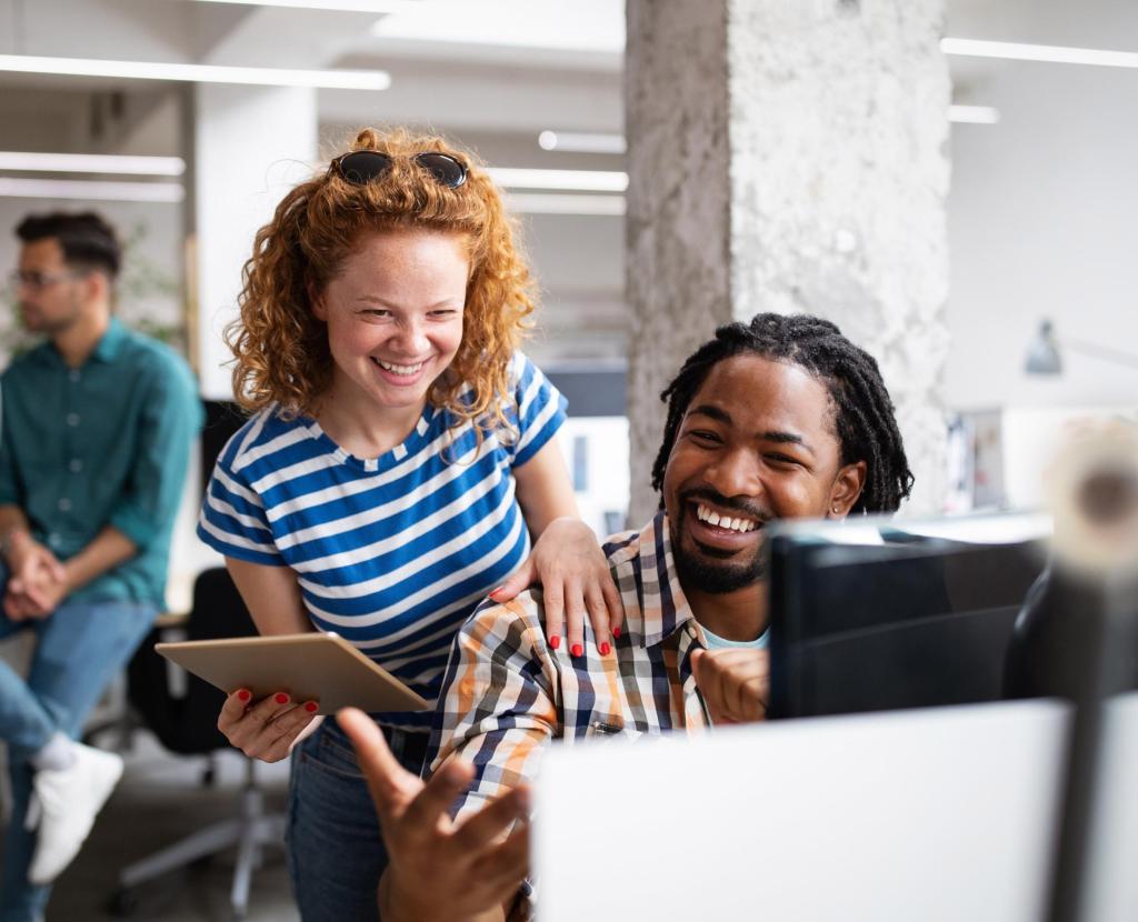 Twee collega's op kantoor