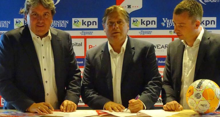 Henk Hummel, Ben Haverkort en Dave Fitch tekenen de partnership