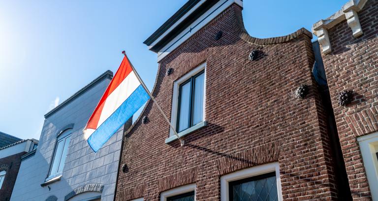 Herenhuis met Nederlandse vlag
