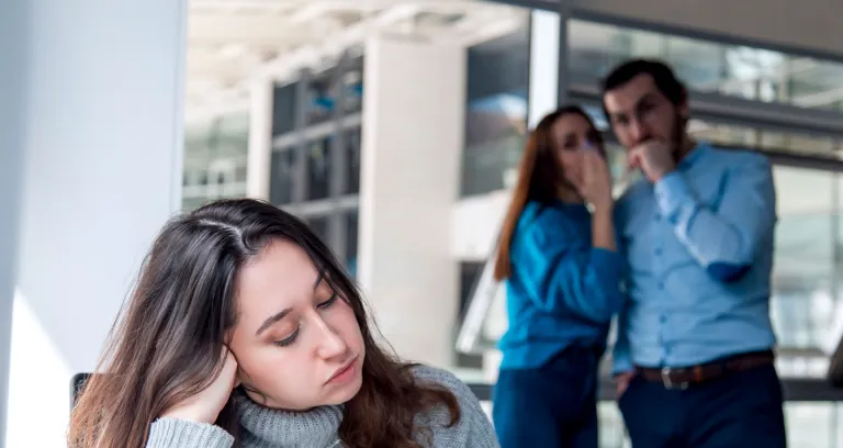 collega's die vrouw pesten