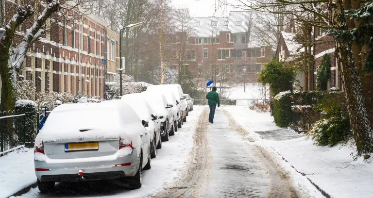 Straat met sneeuw