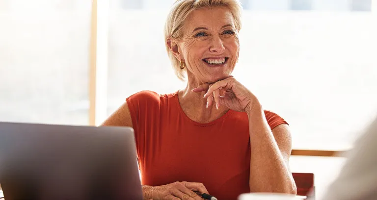 Zakenvrouw achter een laptop